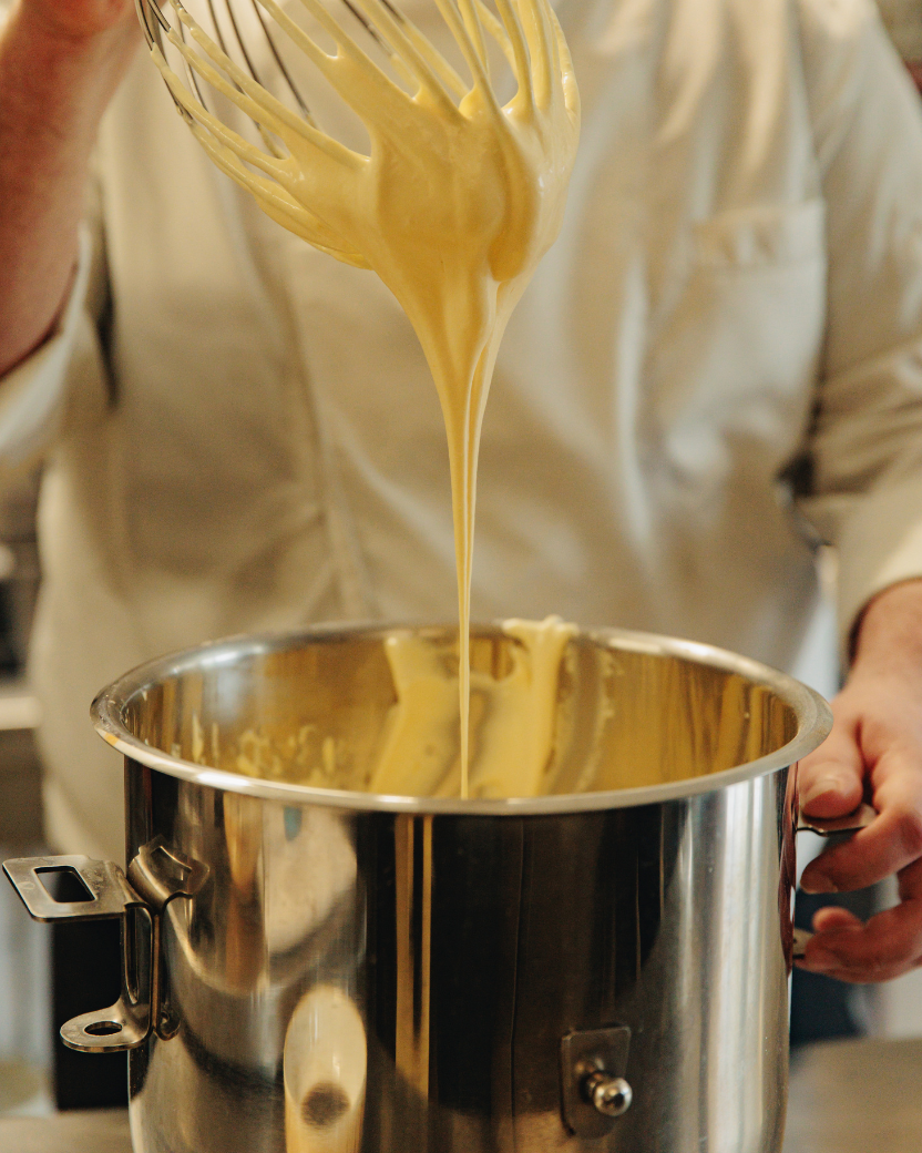 Mani in pasta nella cucina del Giardino - team building con i nostri cuochi